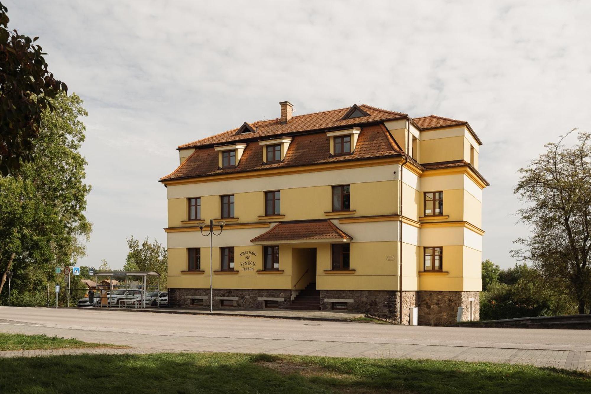 Apartmany Na Seniku Trebon Exterior photo